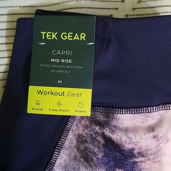 Tek Gear Women's Capri Leggings NWT Size M - Picture 4 of 5